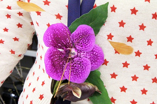 Collier de fleurs fra&icirc;ches 